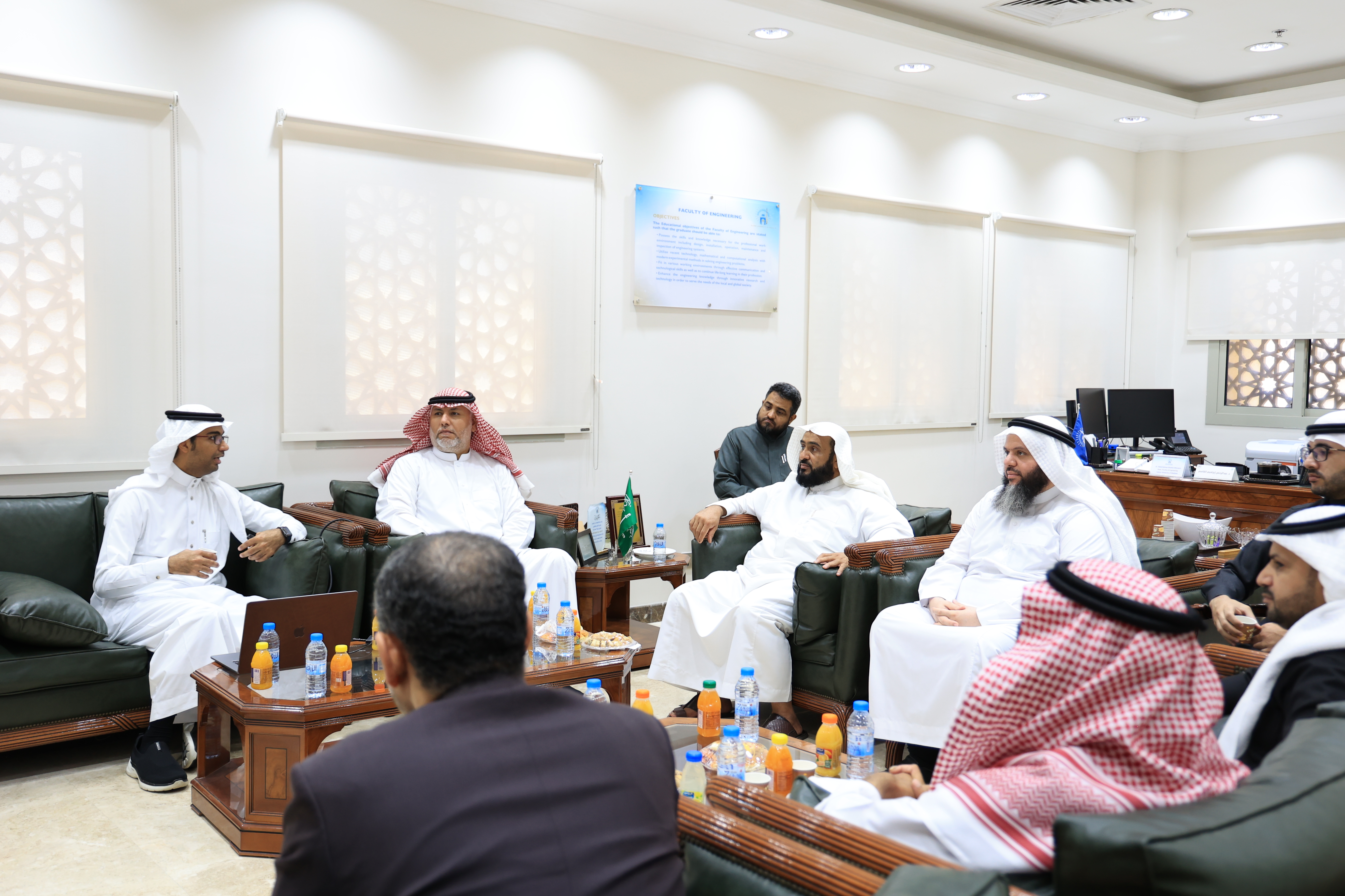 سعادة وكيل الجامعة الإسلامية للشؤون الأكاديمية أ. د. مسلم بن بخيت الفزي، في زيارة لكلية الهندسة